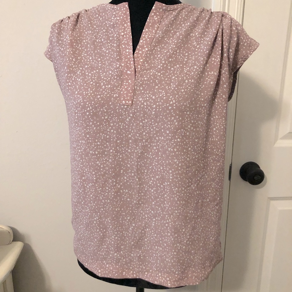 Light pink Loft Top with white speckle pattern!